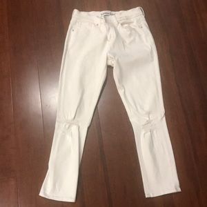 Cropped distressed capris